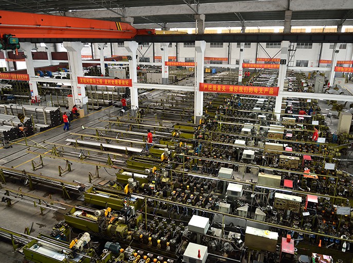 整齊的制管車間